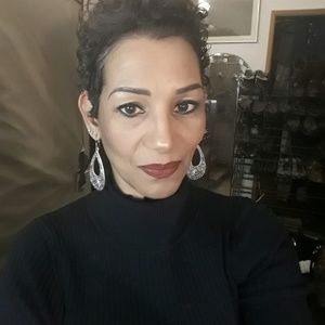 Meet your Posher, Raquel